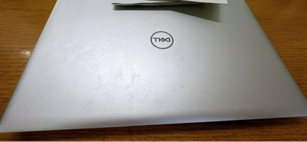 ノートパソコン（汚れあり） ノートパソコンに写真のような汚れ？があり取れないのですが、どのよう