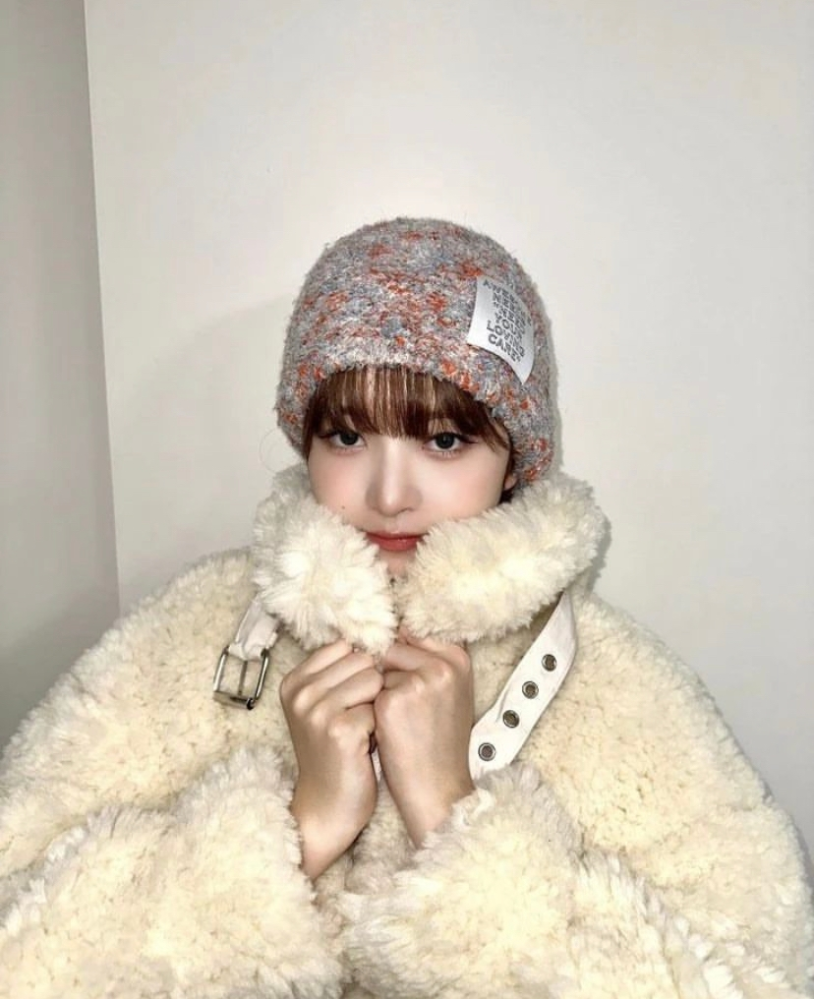 IVEのレイちゃんが被っているニット帽はどこで購入できますか?似た