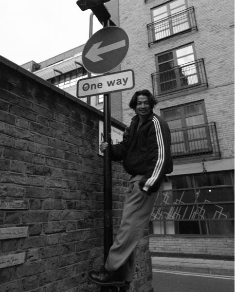 写真の常田大希さんが着てるadidasのジャケットの詳細わかる方 写真の常田大希さんが着てるadidasのジャケットの詳細わかる方