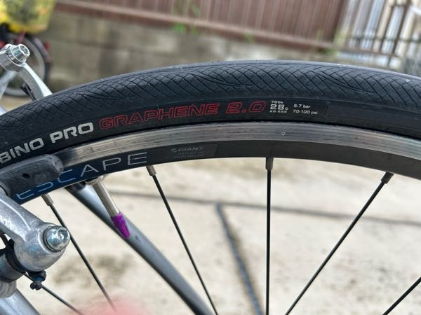 クロスバイクジャイアントのエスケープR3を中古で買ったのですが空気 