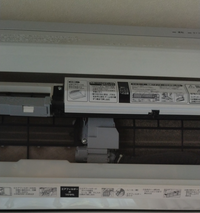 パナソニックエアコン、お掃除ユニットが故障し、真ん中より少し右側に  