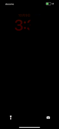 最近iPhone13で充電するとこの画面(暗くて赤字で途中で見切れている状態)になることが時々あります、この端末に変えてからまだ1年弱しか経っていないのですが何か考えられる点はありますか？ 