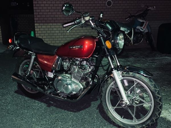 GSX250E用の三段シートはGSX250TやGSX250Lにつけるこ - Yahoo!知恵袋