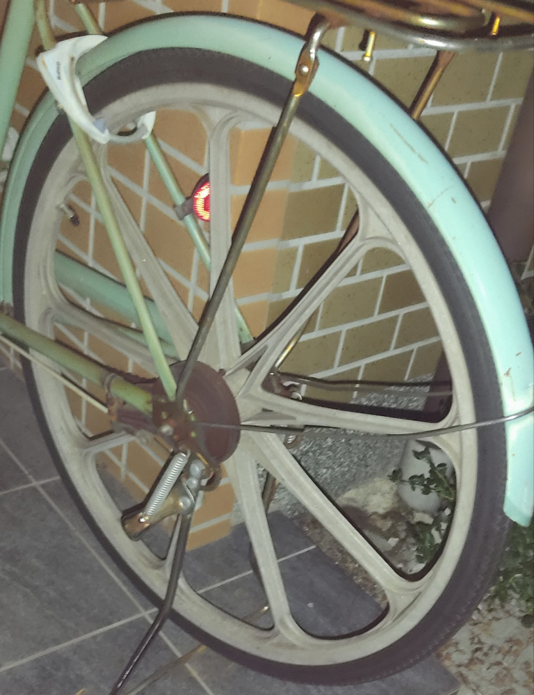この自転車のホイールの詳細を知りたいです。 - OGKとかがかつて作っ