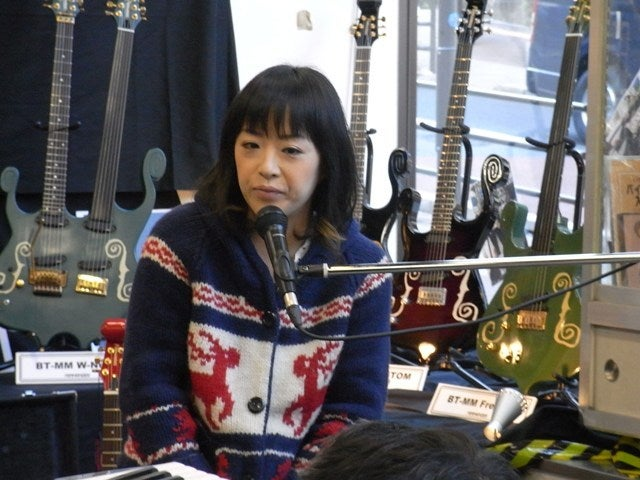 長谷川きよしの【別れのサンバ】が、たまーに聴きたくなるんですが。 https://www.youtube.com/watch?v=2qMzBDe66s8 この曲=知っていましたか？ 英語で、セルフカバーしたら、売れますか？ ※パーカッション※仙道さおり※https://www.azaaasjapan.com/blank-qkk12 #ギター #アコースティックギター
