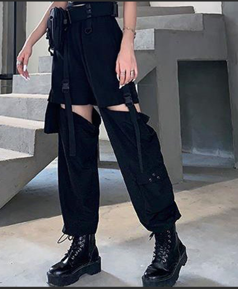 画像のようなズボンを履きたいのですが、上に着るものは何がオススメですか？ 161cm、女、現在16歳です。