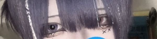 写真の様な眉毛ってどうやって剃ってるんでしょうか。