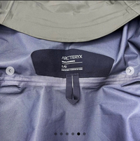 これって偽物ですか？
アークテリクスのベータltジャケットです。
メルカリで34000円で売られていました。 