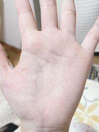 手相鑑定お願いします(*ˊ˘ˋ*)
こちらは左手で利き手ではありません。

主に勉学や仕事について知りたいです。 