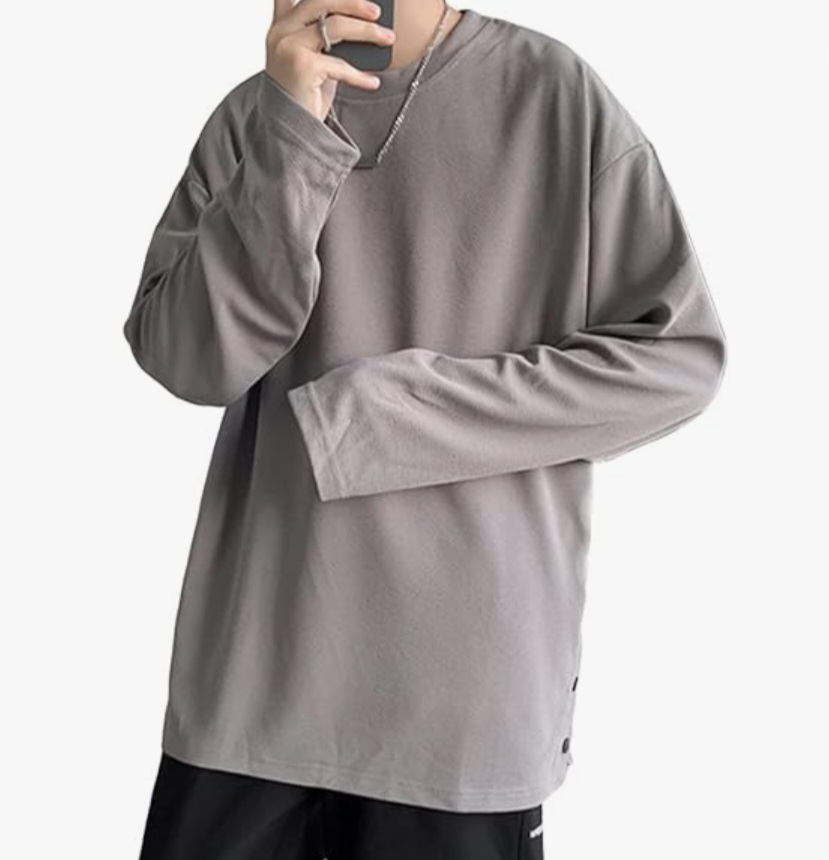 至急です。黒のカーゴパンツにこの服は合いますか？