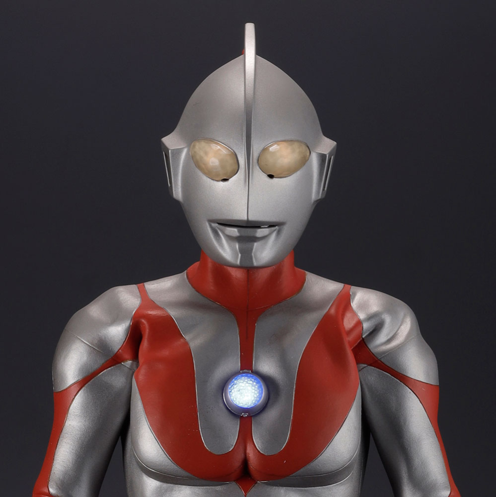 ウルトラマンは全裸なのですか？