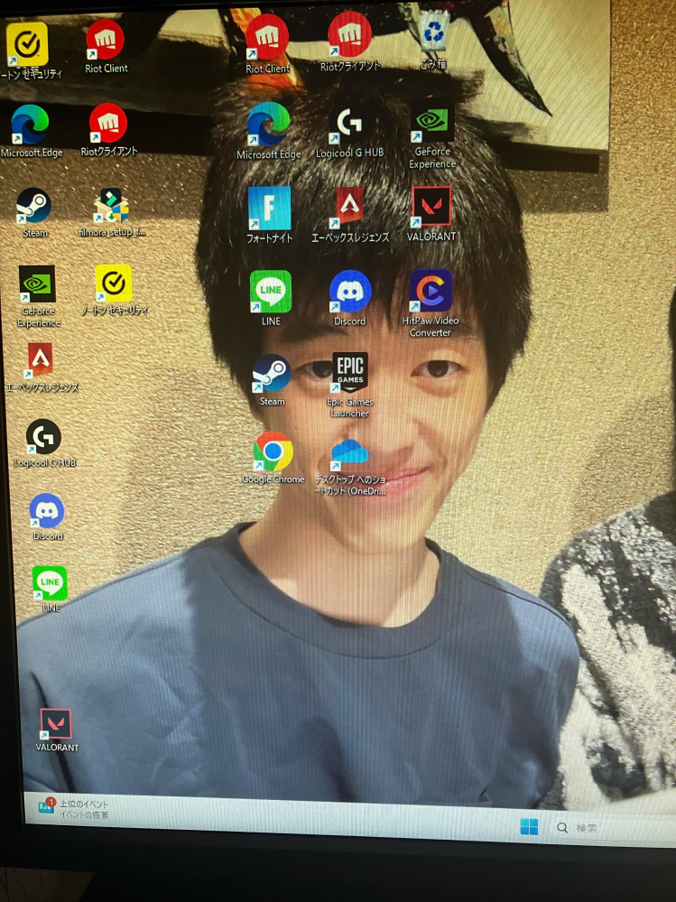 急募PCに詳しい方教えてください。デスクトップ画面に同じアプリが2つ 