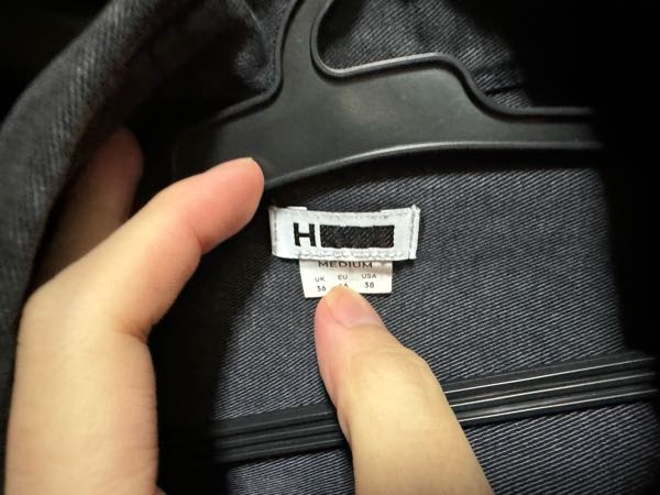 これはどこのブランドでしょうか。服やファッションに詳しい方教えていただけると幸いです