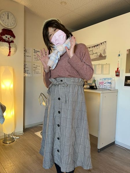 今日、１２月１日は、カイロの日。 みなさん、使い捨てカイロは、使いますか？ 使う方は、どこに貼ったり、 どの辺りのポケットにいれたり していますか？ 是非教えてくださいね。 女子かも。