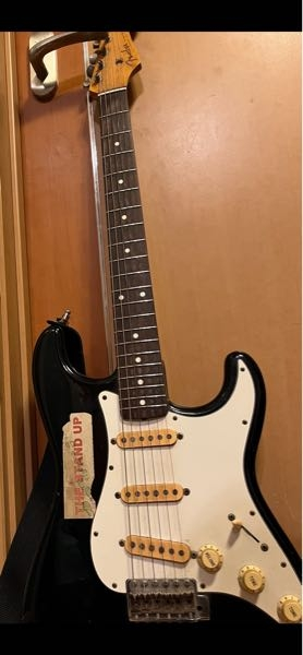 このギターの型って何だか分かりますか？