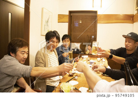 飲み 会 帽子 かぶっ た まま