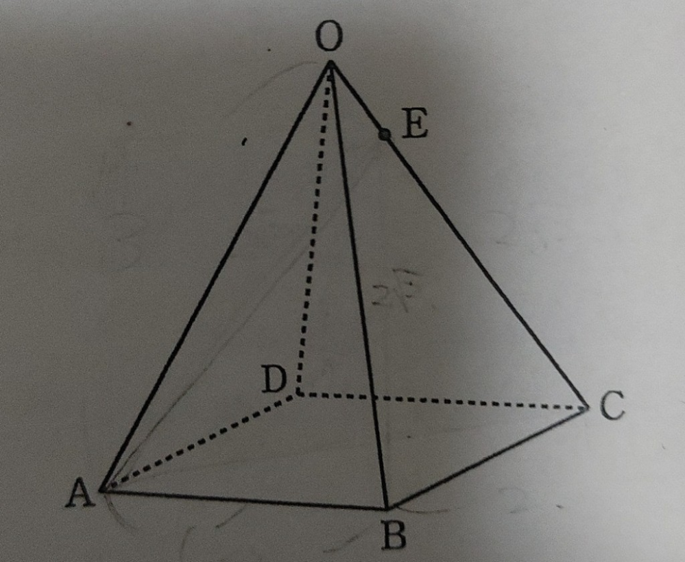 中３立体図形の問題です。 下のような底面が一辺2cmの正方形で、他の辺が3cmの正四角錐がある。 AC=AEとなるように点Eをとったとき、点Eを頂点とし、底面を正方形ABCDとする四角錐EABCDの体積を求めよ。 という問題です。できるだけ求める工程も書いていただけるとありがたいです。よろしくお願いします。