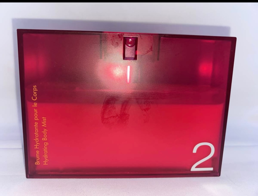 GUCCIの香水で廃盤になったラッシュ2ですが、パッケージが赤とピンクで