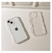 iPhone14なんですけど、
カメラカバー(3Dレンズ保護カバー)をしていると、
下の写真のようなスマホケースは付けられないですか?? カメラカバーは、レンズだけに着けるタイプではないです。(四角い形状のタイプ)