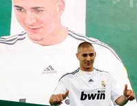 サッカーのフランス代表のカリム ベンゼマはレアルマドリードでは背番号１９番で Yahoo 知恵袋