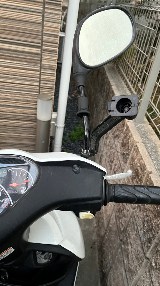 HONDA Dio AF-68 実働 ヘルメット、スマホホルダー、インカム、グローブ付き 原付 バイク 原付(DioAF68)にスマホホルダーを取り付けたいのですが、ミラ