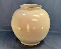 古美骨董】李朝の白磁大壺H35cmです。冷たい白色でなくほんのり