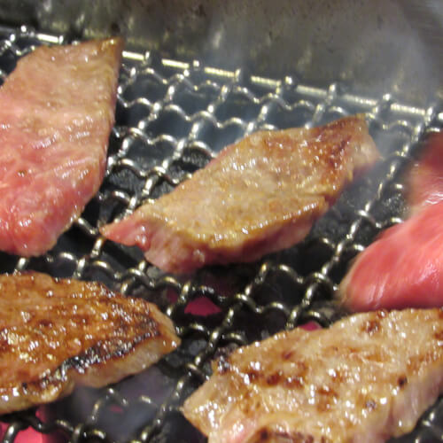 好きな焼き肉の具材は何ですか？ ・複数可、こちらは牛カルビや豚ロースなど