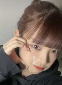 みなみちゃんの前髪を切るというTikTokの動画のような前髪が作りたいです！！
(・触覚？がない ・横の方まで同じ長さで前髪がある) なかなか調べても出てこないので知っている方がいたらぜひ教えて欲しいです。
またこういう前髪はフルバンクというのでしょうか？