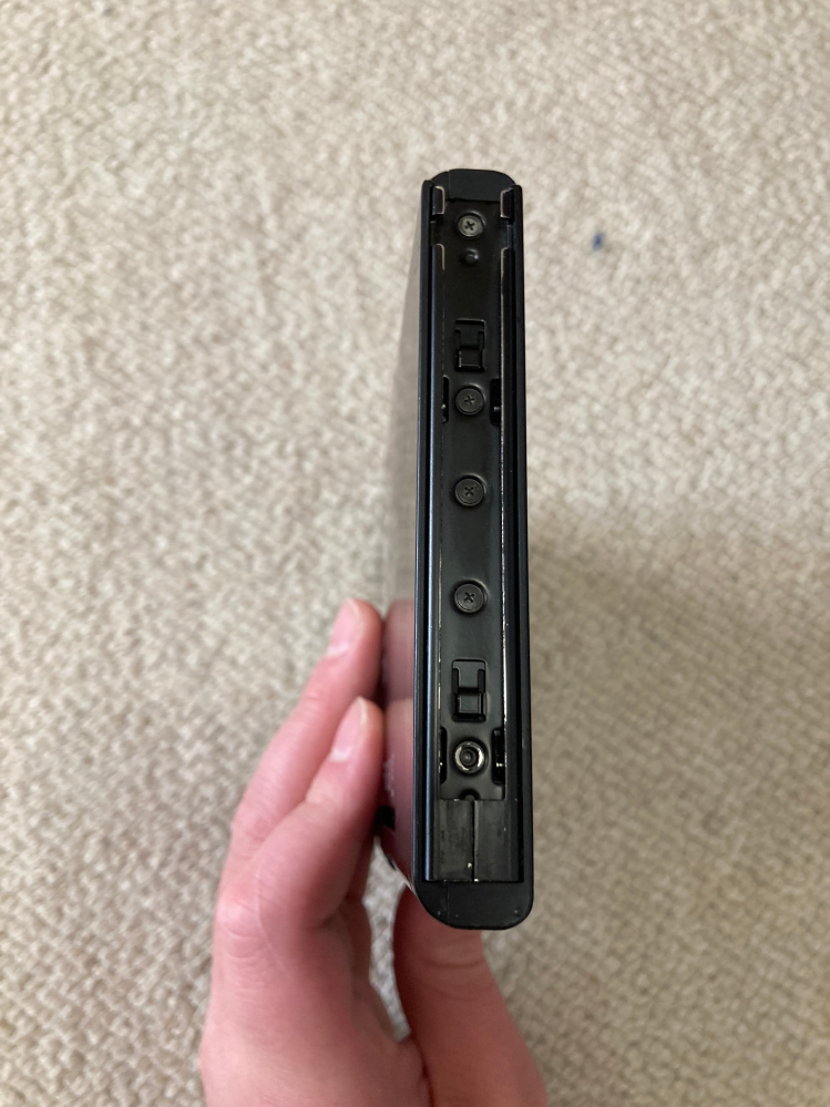 スイッチについて質問です。ジョイコンを本体に差し込んでも反応 スイッチについて質問です。ジョイコンを本体に差し込んでも反応