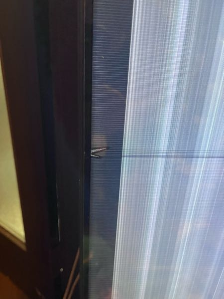 テレビなんですが、気づいたらこのような傷がついており、テレビの画面