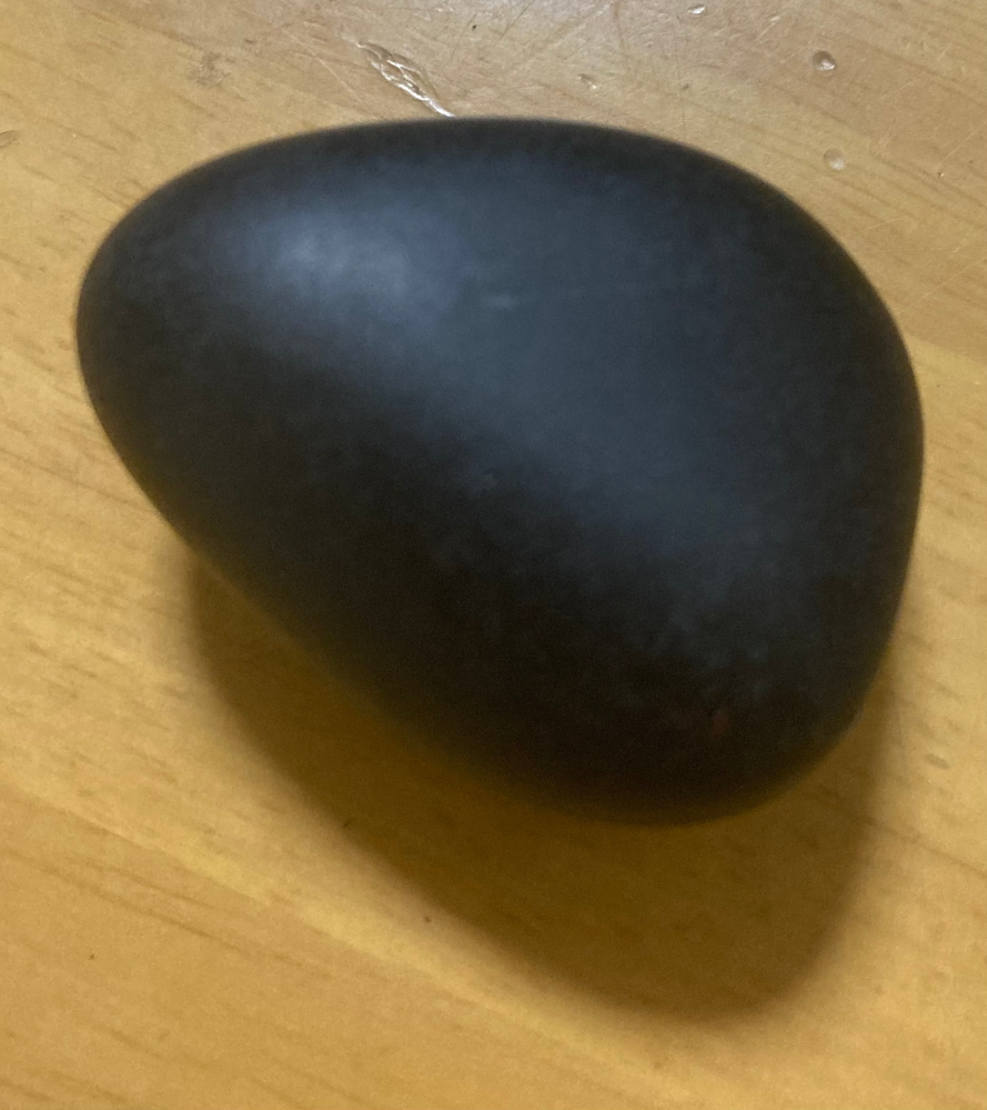 こういう黒い石って何でできてるんですか？ - 多分、那智黒、ですね