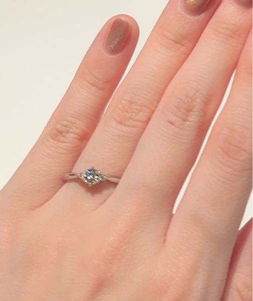 事務職をしています。婚約指輪を職場につけていきたいのですが、この 