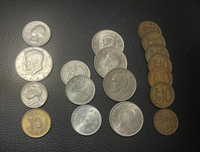 この画像のコインは日本円でそれぞれいくらの価値がありますか？ よろしくお願いします。