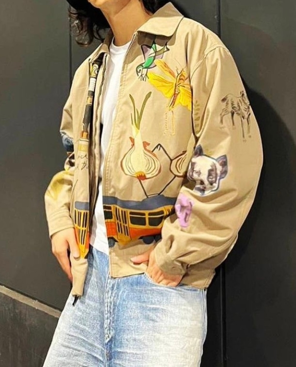 ファッションについて質問です。 この写真のジャケットは何処のブランドか分かる方居ましたら教えて下さい！ よろしくお願いします！
