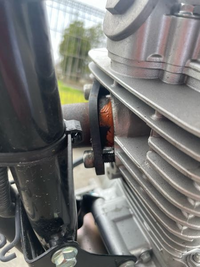gn125で弾丸マフラーを装着したところフランジとエンジン側隙間 gn125で弾丸マフラーを装着したところフランジとエンジン側隙間