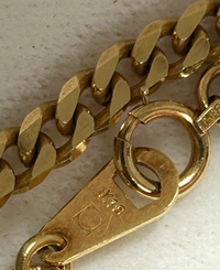 金のネックレスの刻印について教えてください！]K18？のネックレスに 