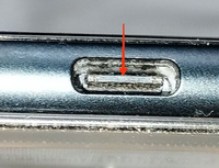 裏の左下に目立つ傷あり 確認用】充電口付近の傷