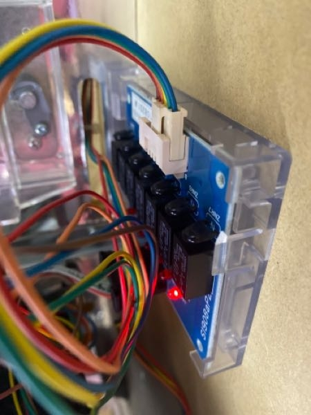 バーサス実機でコイン不要機になってますが、1BETボタンで50カウ