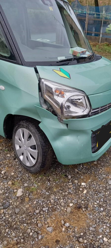 車の修理について質問です。車との接触事故を起こしたのですが、この 