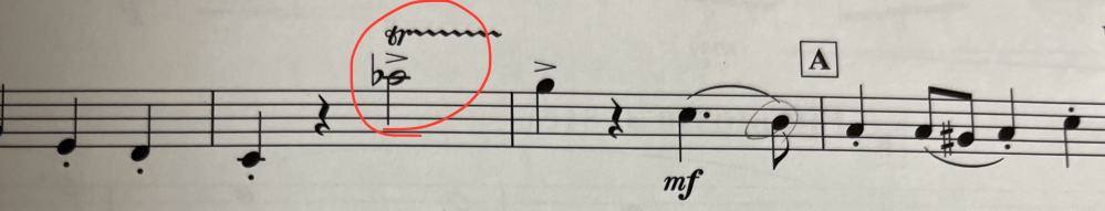 クラリネットで、このトリルは、ラのフラットとどの音をトリルしたらいいのですか。