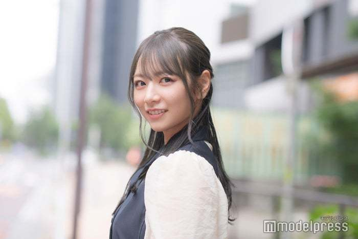 はい 乃木坂46 北野日奈子の髪型は写真のように、ハーフポニーテールですか？