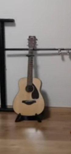このギターどのメーカーか分かりますか？
