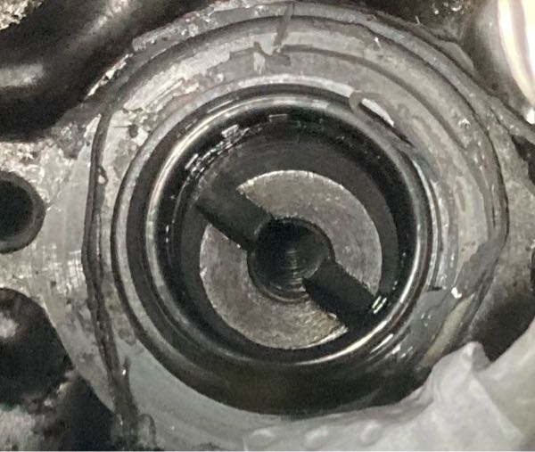 GT380のギヤポジションセンサーのオイルシールですが、オイル漏れを