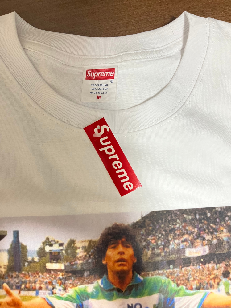 SupremeのマラドーナTシャツこれ本物ですか？ - 個人的には以下の不安