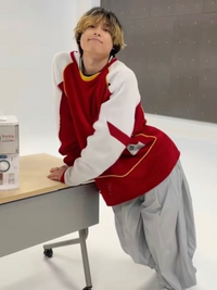 SixTONESの松村北斗くんのこの服装の時の写真はどこで得られる