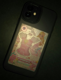 男子高校生がスマホ裏に初代のアイカツカード挟んでるのそんなにきもいですか？弟が挟んでるのですが、周りの子にきもいって言われるそうです。

ちなみに16歳です 