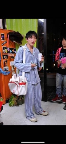 神聖かまってちゃんの、の子さんが着用されている二枚のブラウスと猫の 