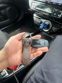 ヴィトンのキーホルダーお洒落でカッコいいですか？ - Yahoo!知恵袋