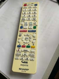 テレビリモコンのフタが開きません。ネジはとりました、スライド