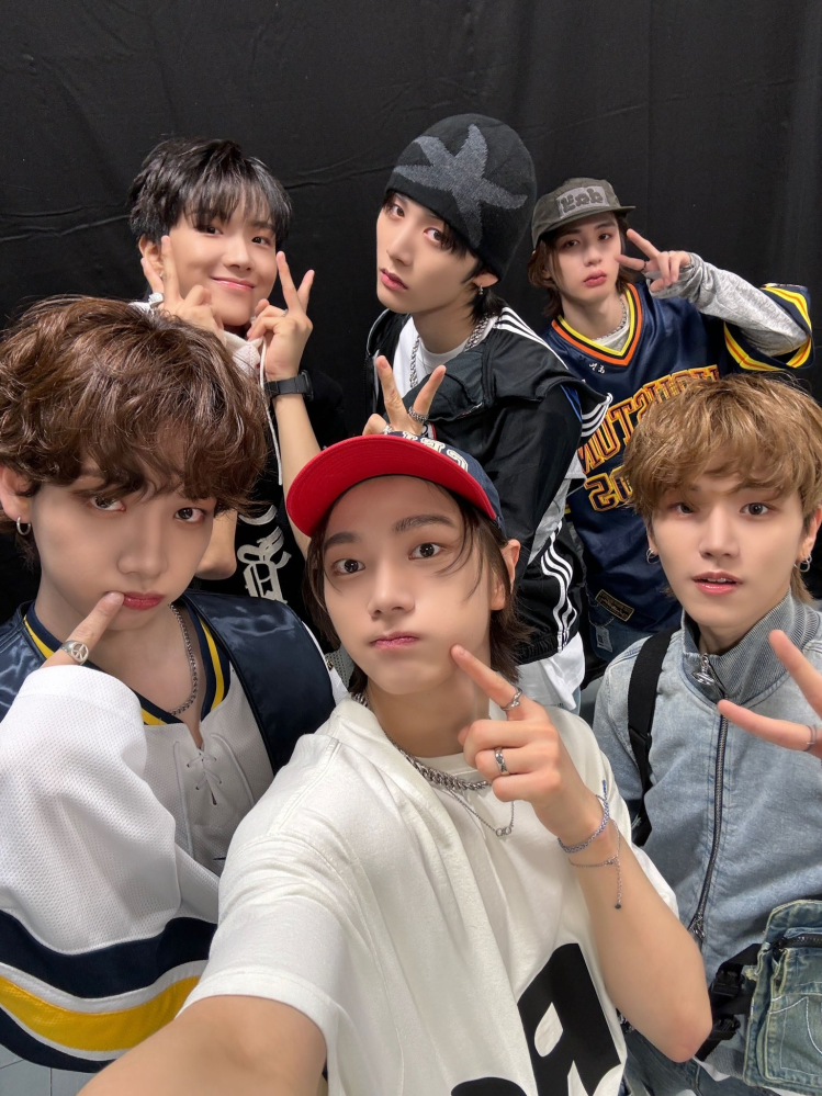 昨日テレビで初めてボネクド見たのですが、右下と左上、どちらがリウく